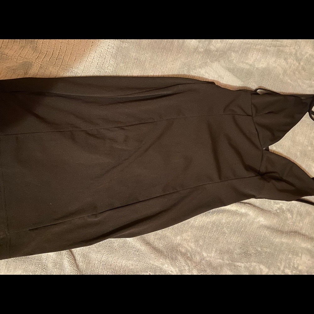 This is a beautiful black dress!